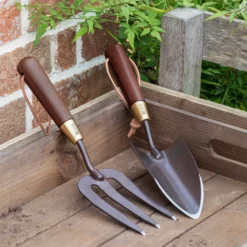Burgon & Ball Dark Wood Hand Fork -Outdoor Garden Shop burgon ball dark wood hand fork5019360201564 02i bq