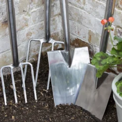 Burgon & Ball Square Border Spade -Outdoor Garden Shop burgon ball square border spade5019360008637 02i bq