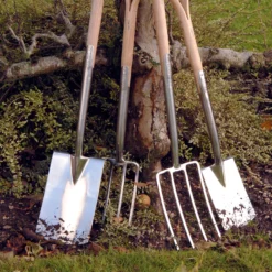 Burgon & Ball Square Digging Spade -Outdoor Garden Shop burgon ball square digging spade5019360008620 01i bq