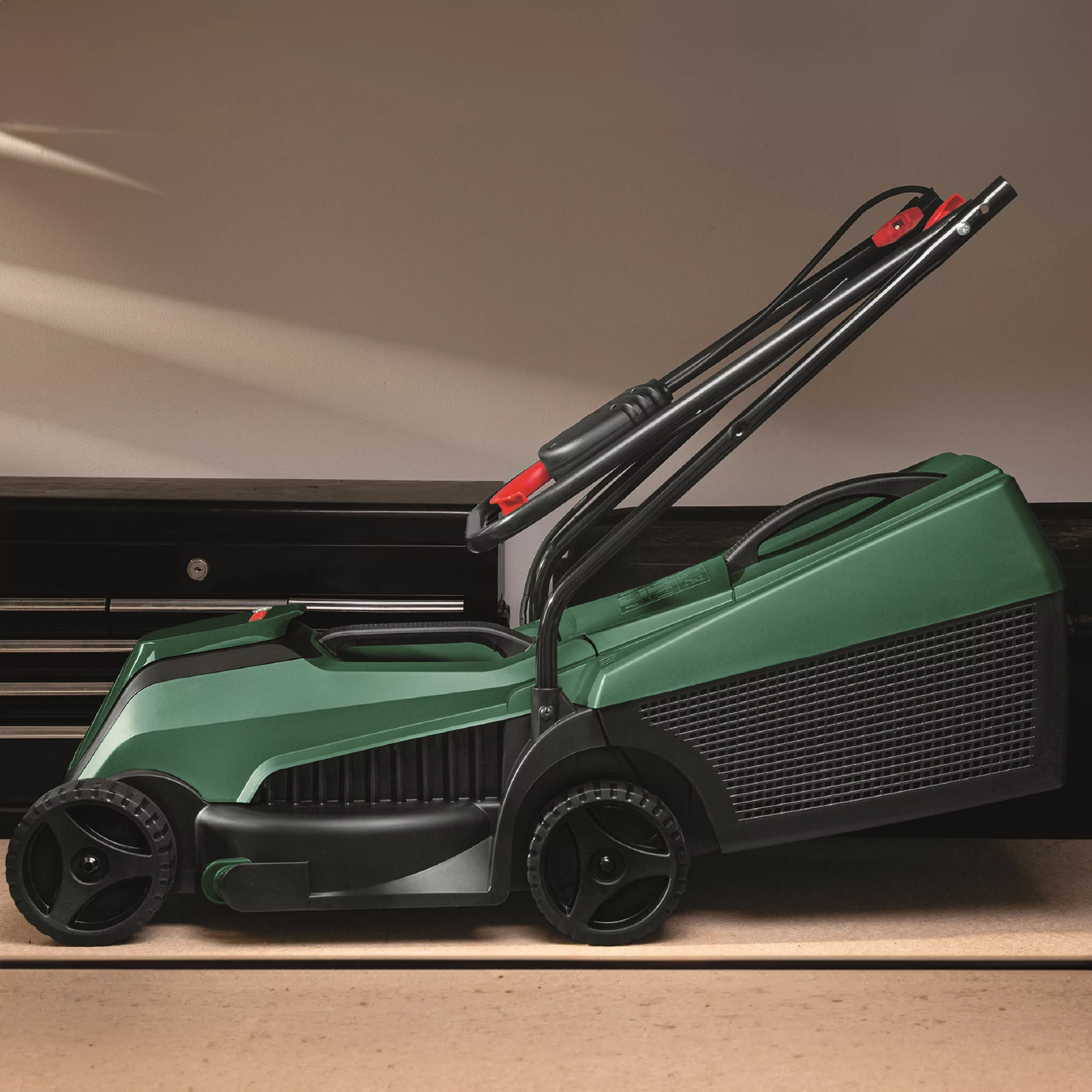 Bosch Cordless 18V Lawnmower Easy Mower 18-32-200 - Bare 5 Bosch Cordless 18V Lawnmower Easy Mower 18-32-200 - Bare - Image 3