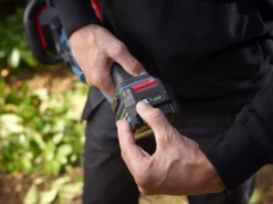 Erbauer 18V 550mm EHT18-Li - KIT Cordless Hedge Trimmer -Outdoor Garden Shop erbauer 18v 550mm eht18 li kit cordless hedge trimmer3663602418269 13i