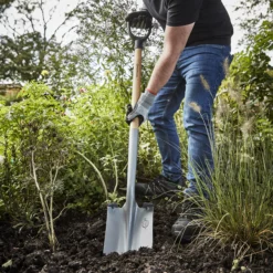 Magnusson Wooden Square Digging Spade -Outdoor Garden Shop magnusson wooden square digging spade5059340086651 01i