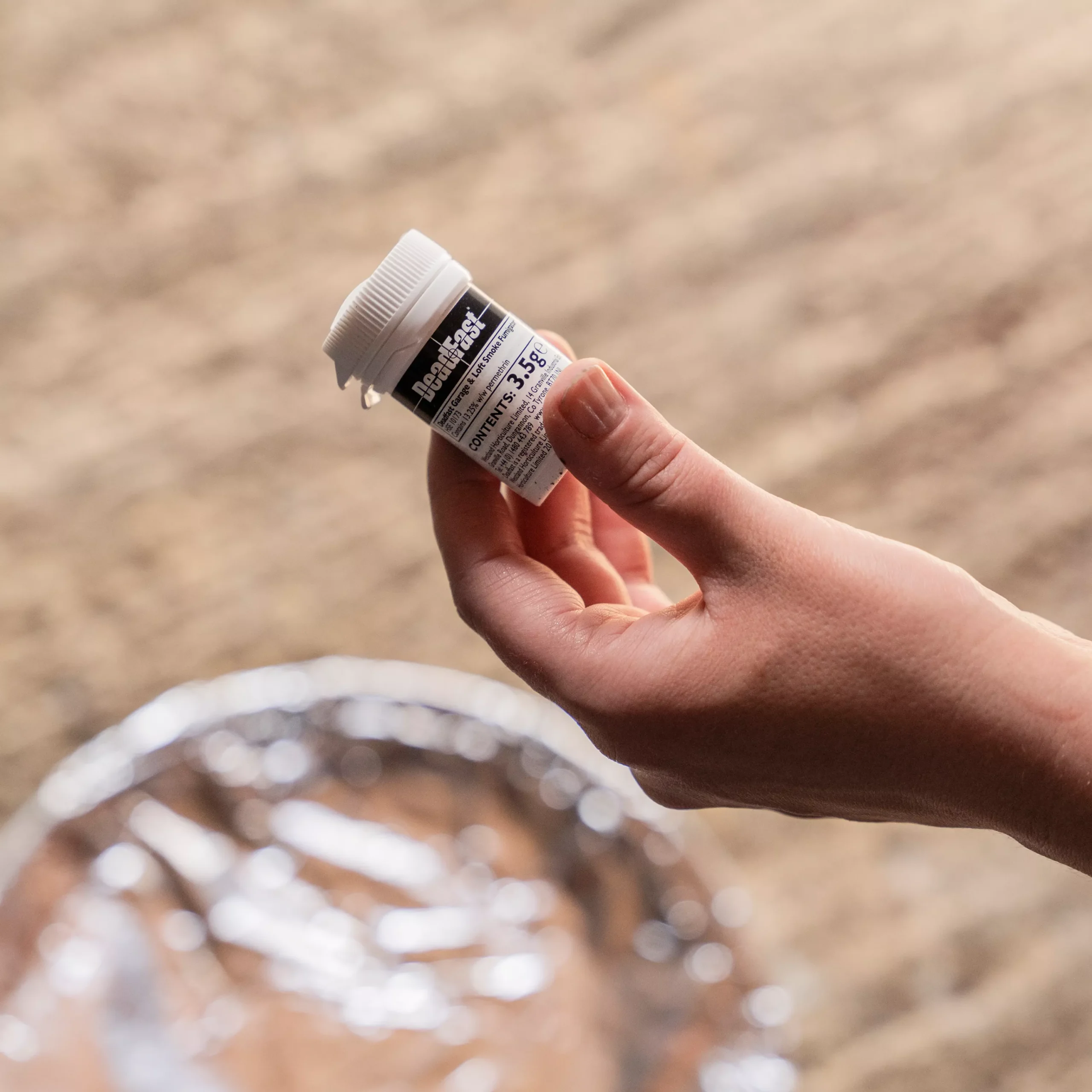 Westland Garage & Loft Wasp Insect & Pest Fumigator 0.05g 5 Westland Garage & Loft Wasp Insect & Pest Fumigator 0.05g - Image 3